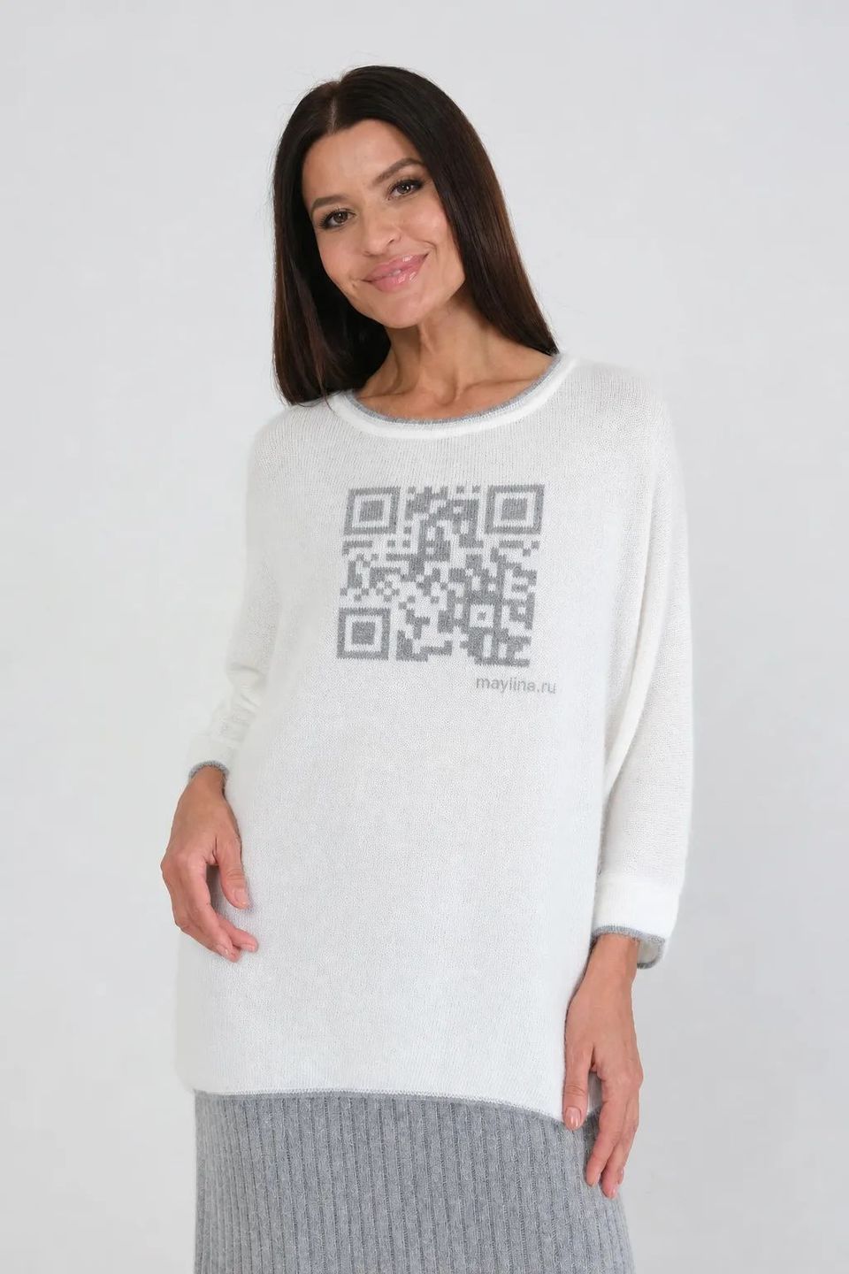Джемпер с вывязанным QR-кодом